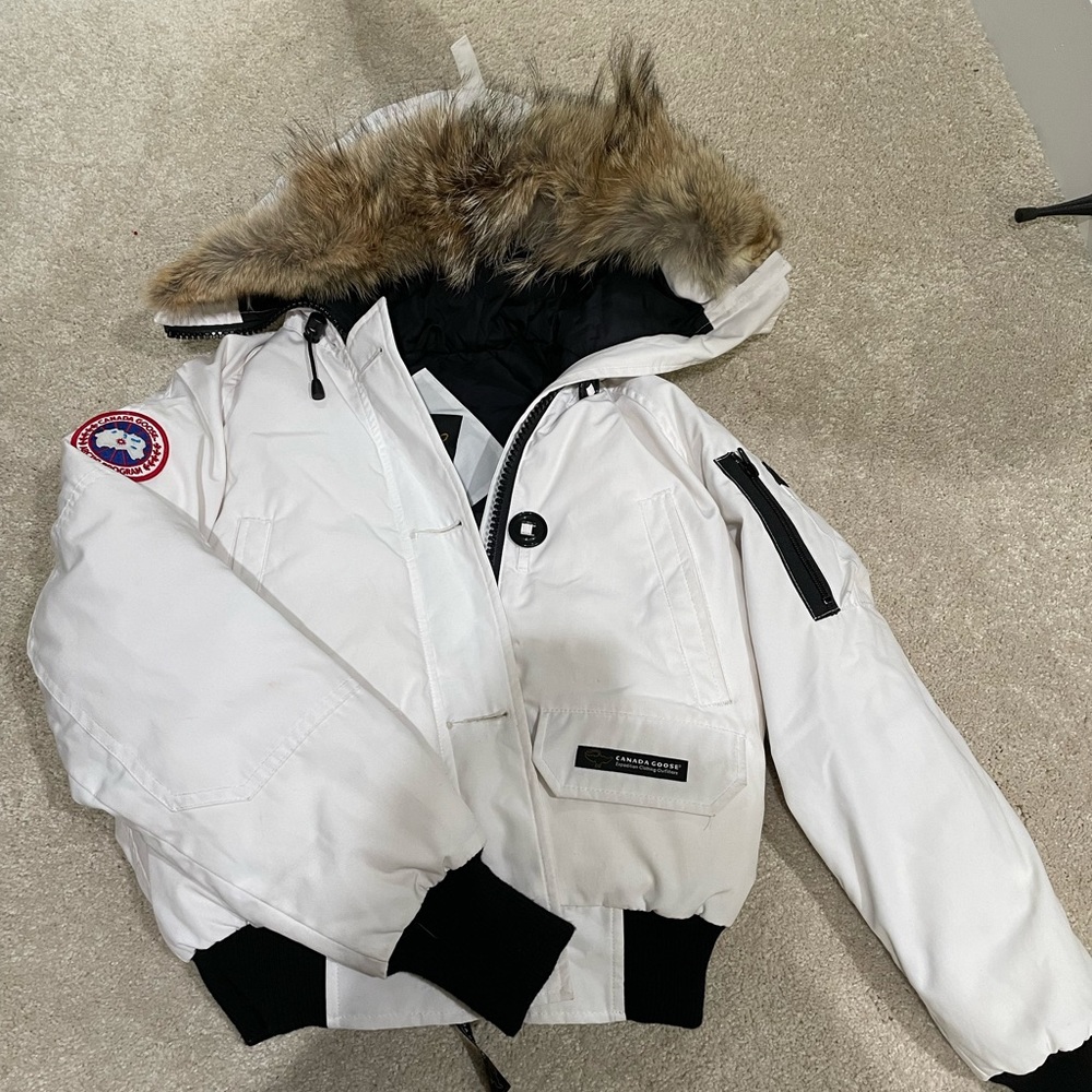 Canada Goose Women's Chilliwack Bomber size Small